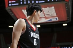 顶流!NBA官方发杨瀚森助攻集锦 多家美媒纷纷转发
