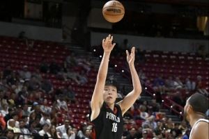 媒体人:杨瀚森的犯规防守控制、快节奏和体能是要提升的
