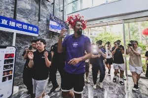 NBA球星丁威迪空降 沉浸式体验闽南文化 学会爱拼才会赢!