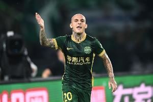 媒体人:国安超低速传控看得都累 浙江队米特里策推进太没障碍