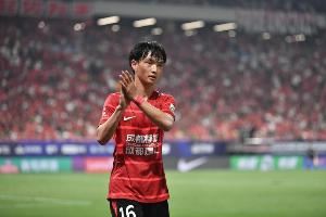媒体人赞蓉城:明年中超亚冠名额1+1+1,国足低谷期俱乐部要努力