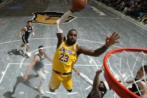 2K突破扣篮能力值仅89!美媒:詹姆斯在篮下依旧完美 至少应该95