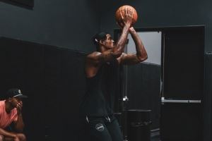 针对性很强!范德彪晒近期训练视频 主练两个底角的跑动接球三分