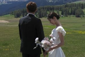 恋情公开!日本国脚佐野海舟与模特结婚,此前球员曾深陷性侵丑闻