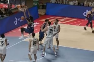 绝对统治力!香港金牛卡尔顿超七成命中率砍下28分15板率队取胜