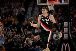 小杨主要竞争对手!克林根4中2拿到4分7板1断 6前场板