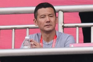 杨晨:小时候踢球受父亲影响,他没实现的梦想全寄托在我身上了