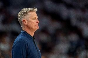 科尔:对上一场高大首发的效果还不清晰 因为我一直想着比赛失误