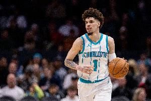 状态不错!拉梅洛-鲍尔13中8&三分8中4砍20分6助攻 正负值+27