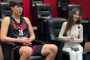 周玲安:在开拓者训练馆专访了杨瀚森 相信他的未来会越来越好