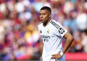 姆巴佩:亚马尔?我们应该只关注他场上表现 18岁时谁都会犯错