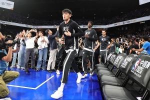 媒体人：裁掉曾凡博不是蔡老板的本意 小曾可留G联赛寻求双向合同