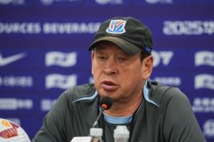 斯卢茨基:我们会在明天的比赛中全力以赴,展现出最好的精神面貌
