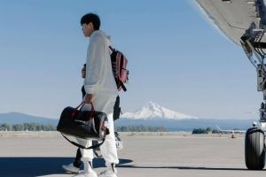  杨瀚森：一个赛季都要背粉色小书包 里面不会放东西就是个装扮