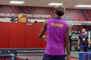 技高一筹!亚马尔晒与科亨打乒乓球视频,配文调侃:我的儿子