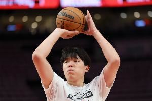 记者:杨瀚森如今距离真正立足NBA还有很长的路要走