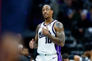  食之无味！德罗赞14投7中砍下19分3助攻2抢断 难阻球队连败