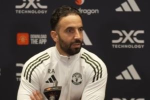 阿莫林:利桑德罗现在还不能上场 会看看阿玛德和姆伯莫搭档效果