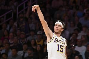  里夫斯：即使和詹姆斯&东契奇一起打球 我也会给自己背负很重责任