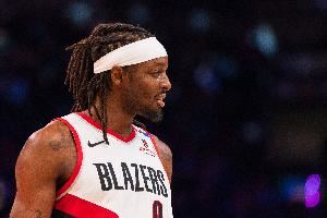 板凳发威!格兰特首节替补7分钟4中2贡献11分 罚球5中5