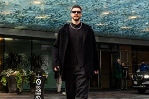  火箭众将今日入场穿搭：申京大佬范 奥科吉亮色系外套抢眼