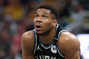 特纳:字母哥不仅改变了我的场上位置 更改变了我思考比赛方式