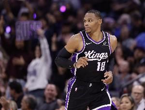  阿泰：威少值得尊重 值得体面收尾 把他印在NBA的Logo上都不为过