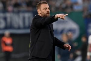  记者：德罗西将与热那亚会面，他和瓦诺利将竞争帅位