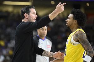  小史密斯：雷迪克和教练组完全信任我 很庆幸能在这里打球&学习