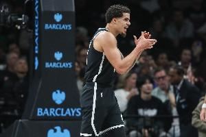  主攻手！小迈克尔·波特半场14中7砍最高20分外加8板 三分8中4