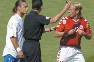  托蒂谈2004年欧洲杯自己吐口水：我很后悔，我至今依然感到羞愧