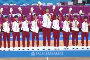  荣耀瞬间！山东U18女篮夺得全运会金牌 众将士颁奖典礼开心庆祝