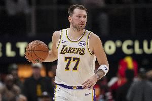  外线没开！东契奇三分球7中1拿到19分7板7助2断 正负值-31