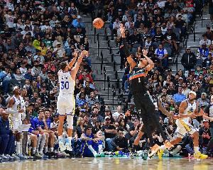  勇士VS马刺裁判报告：1次漏判福克斯推人犯规 对勇士不利