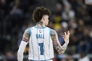  愿意离队！三球本赛季场均21.6分6.9板9.6助 命中率创生涯新低